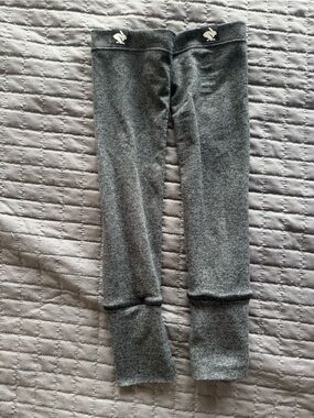 XS/S Rabbit women’s grey arm sleeves
